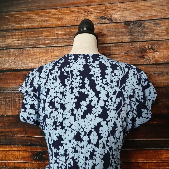 Maggy London Wrap Dress Size 6 Blue Floral Tie Waist Cap Sleeve Stretch - Picture 5 of 9